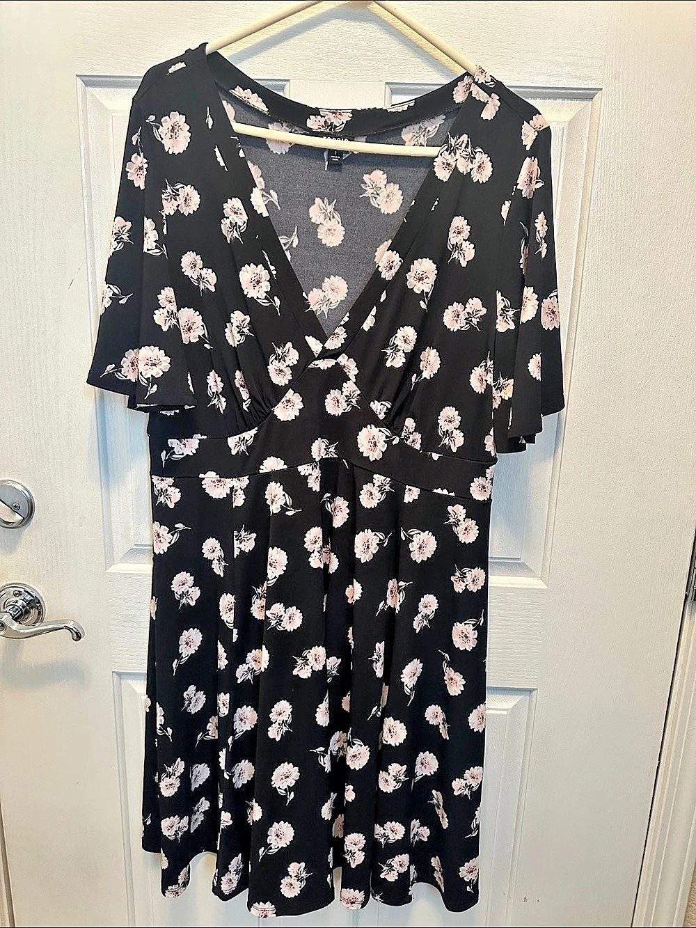 Torrid Floral Midi Dress in Black & Pink Size 1 Like New